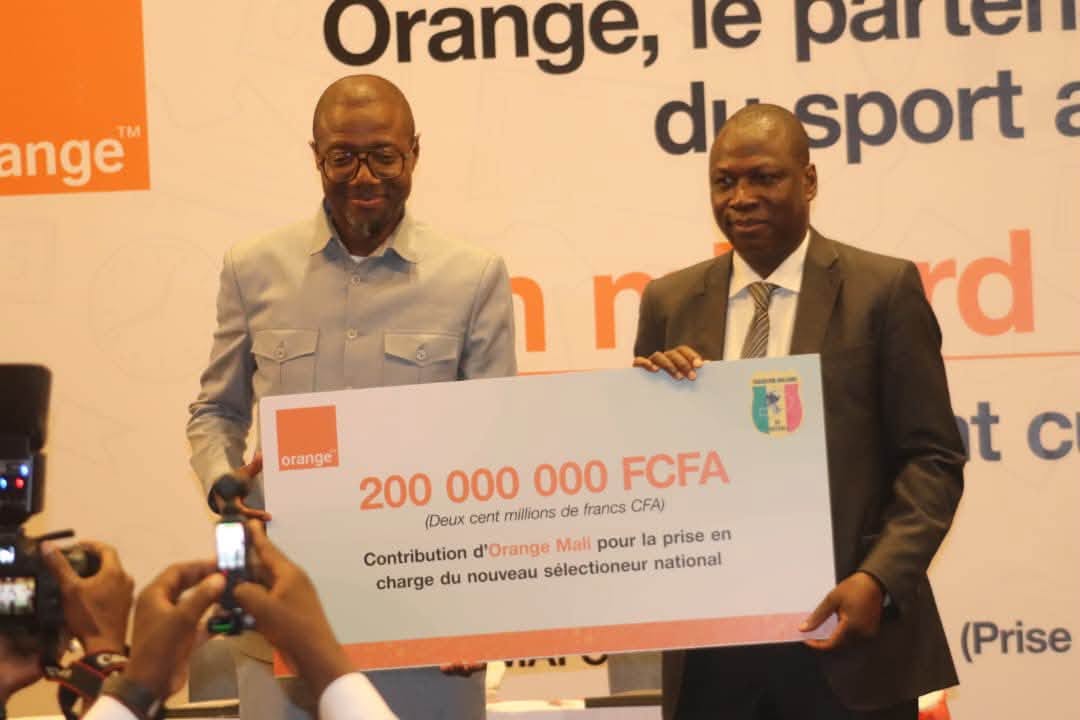 SELECTIONNEUR DES AIGLES : ORANGE OFFRE 200.000.000 POUR LA PRISE EN CHARGE